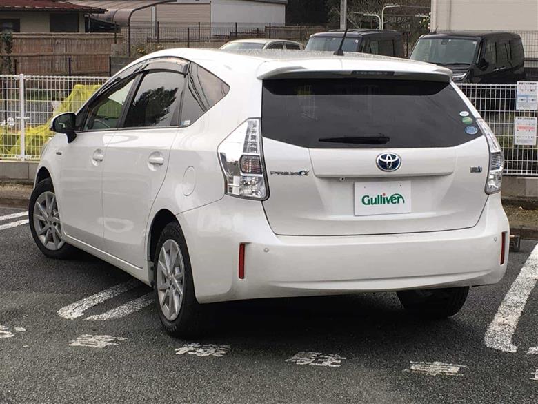 Toyota prius alpha 2013